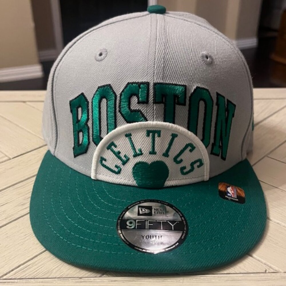 New Era Boston Celtics Tip-Off 9FIFTY snapback cap Youth in gray and kelly green